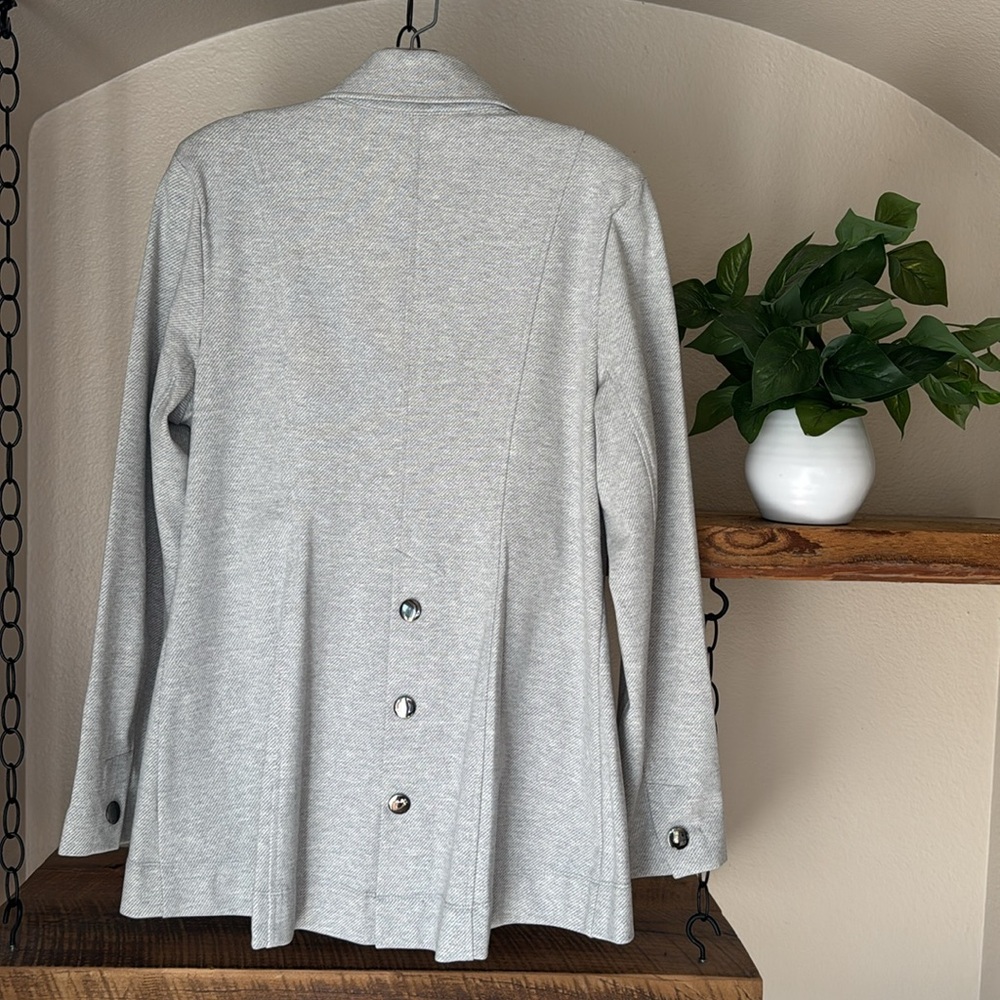 NWOT CAbi Calvary Heather Light Gray Twill
Ponte Snap Closure Jacket, M - Picture 12 of 16